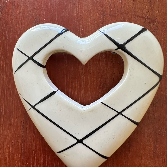 Eight vintage earrings and a heart shaped pin..for more details comment me - Picture 7 of 10